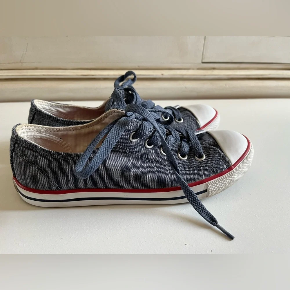 Converse All Star Chucks Low Top Blue Denim Women's Shoe Size 5